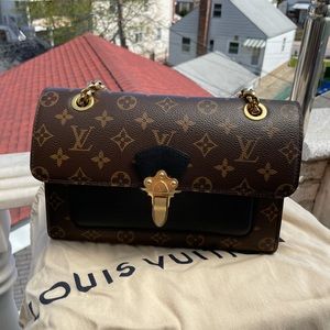 LV authentic Victoire chain bag